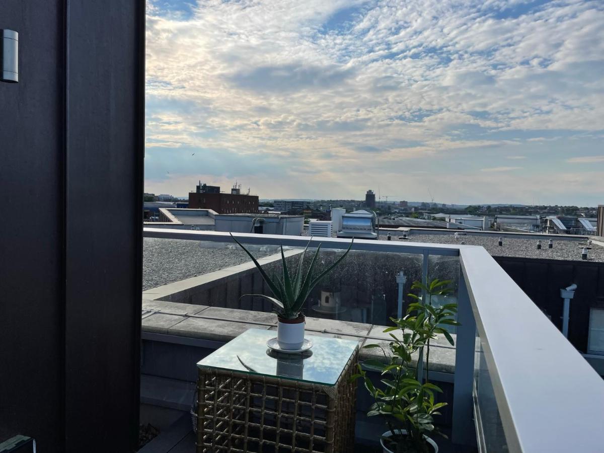 Modern & Spacious Penthouse In North London Lejlighed Eksteriør billede