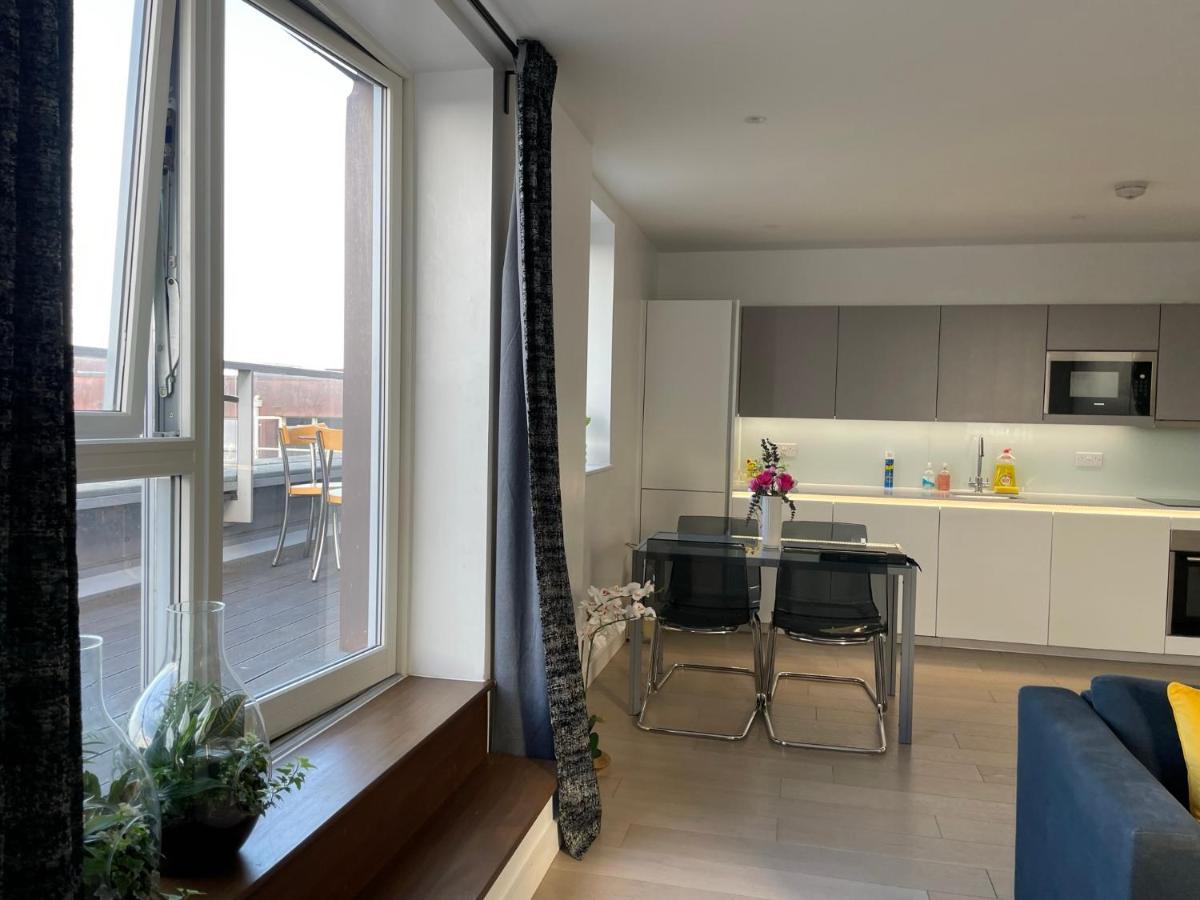 Modern & Spacious Penthouse In North London Lejlighed Eksteriør billede