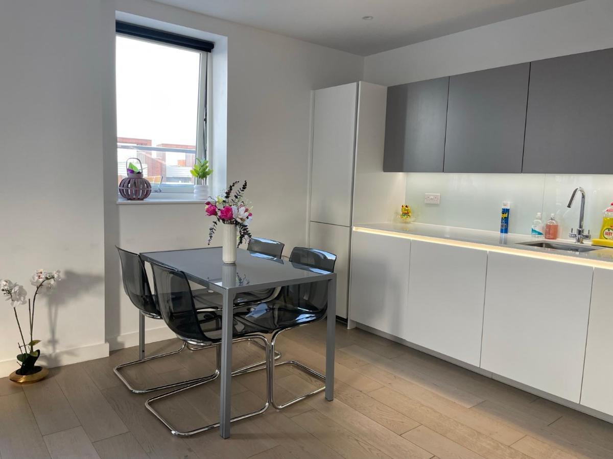 Modern & Spacious Penthouse In North London Lejlighed Eksteriør billede