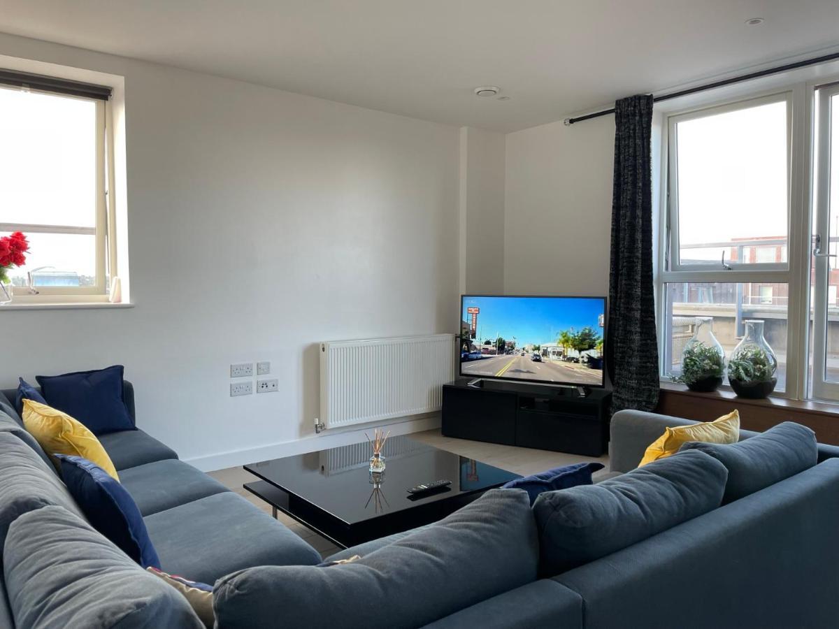 Modern & Spacious Penthouse In North London Lejlighed Eksteriør billede