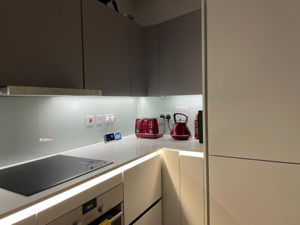 Modern & Spacious Penthouse In North London Lejlighed Eksteriør billede