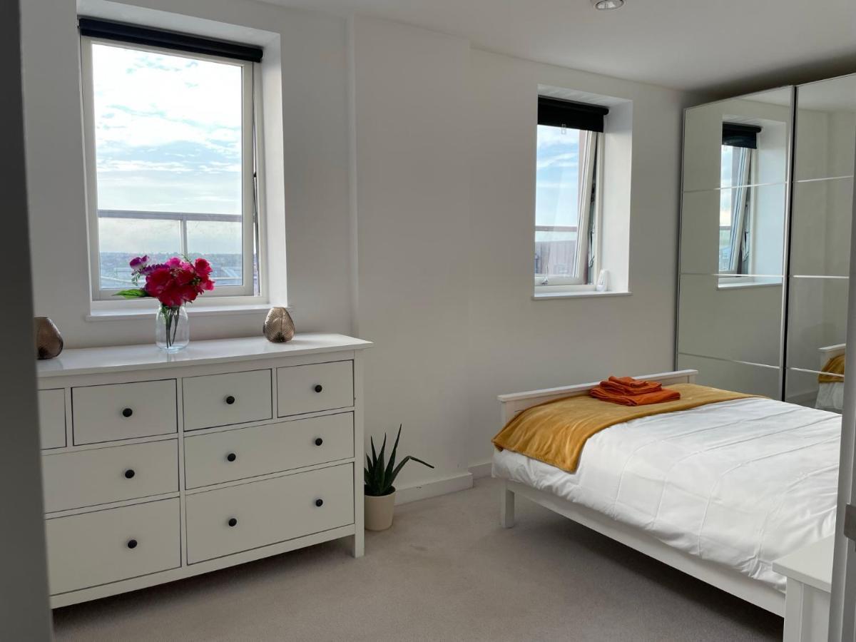 Modern & Spacious Penthouse In North London Lejlighed Eksteriør billede