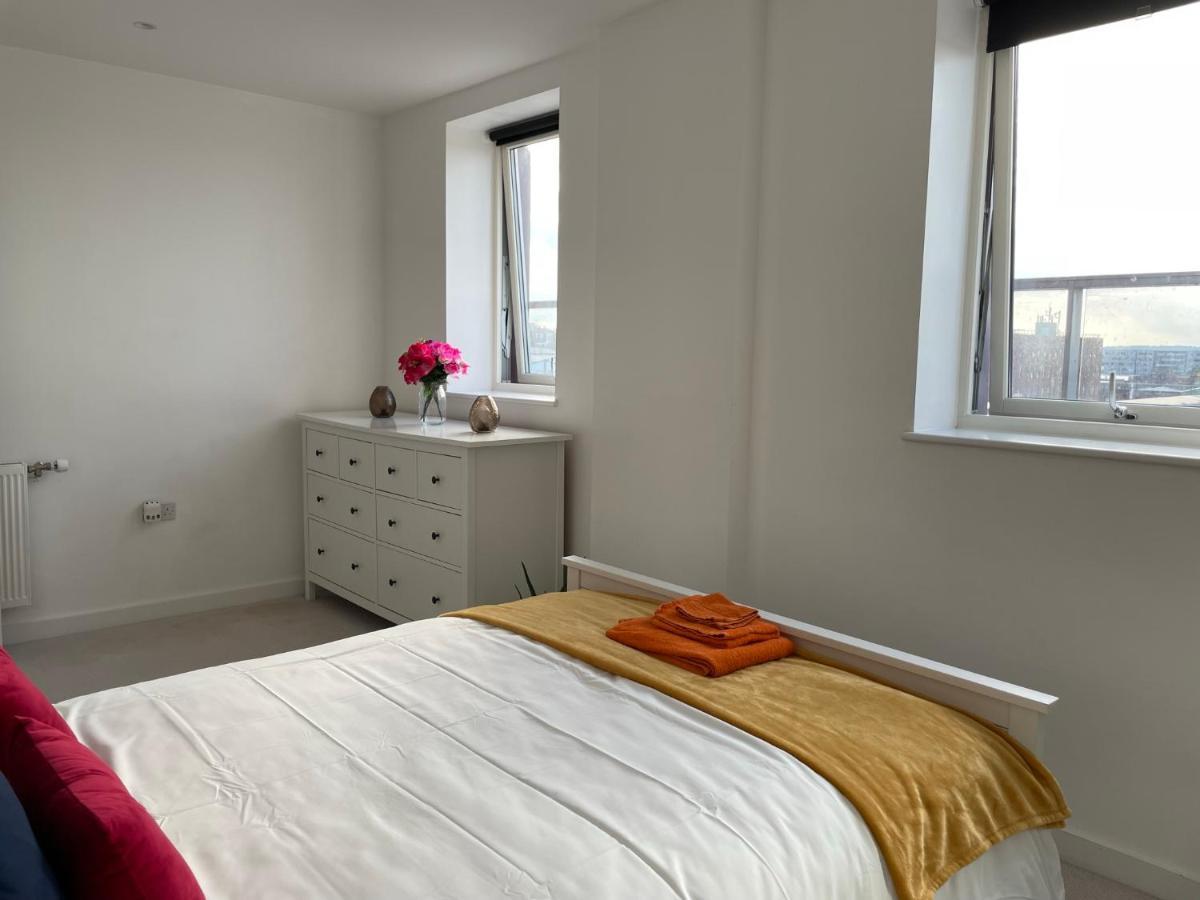 Modern & Spacious Penthouse In North London Lejlighed Eksteriør billede