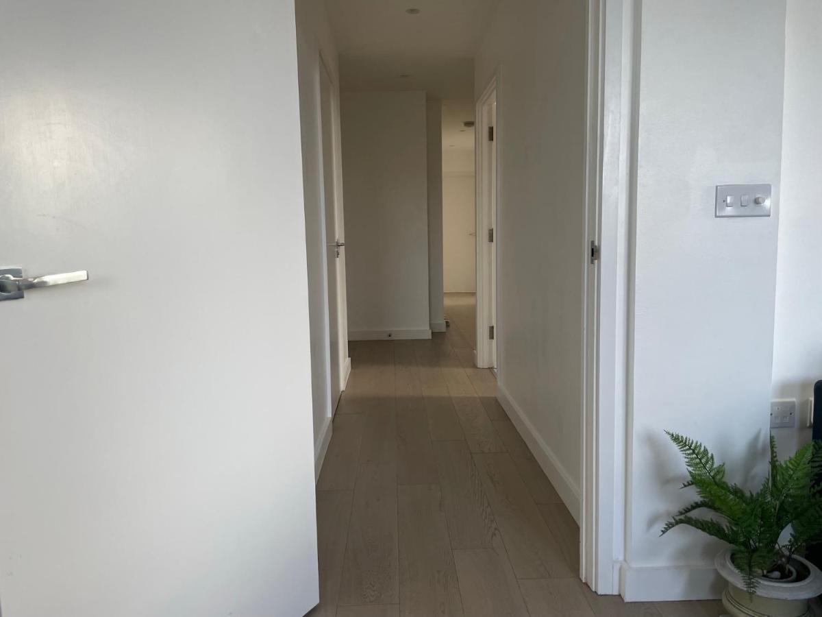 Modern & Spacious Penthouse In North London Lejlighed Eksteriør billede