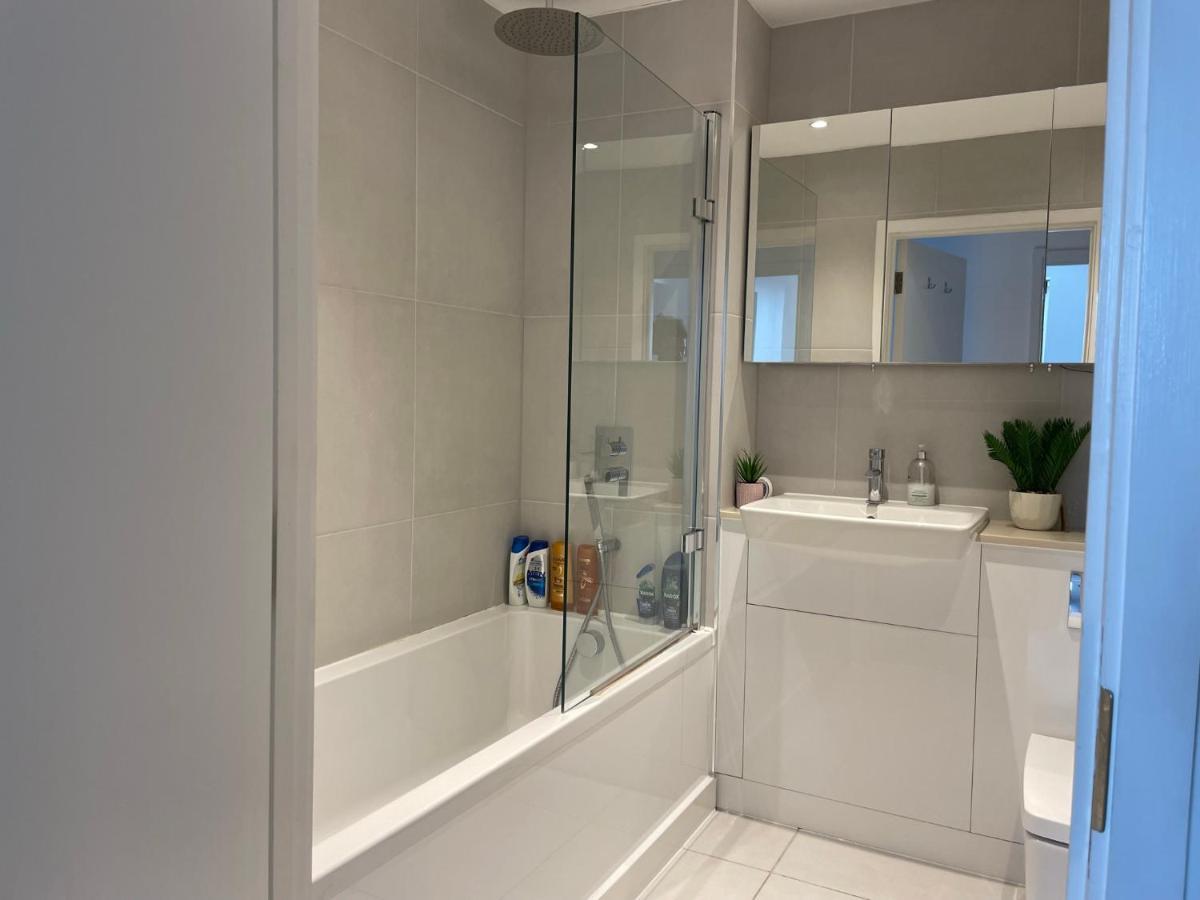 Modern & Spacious Penthouse In North London Lejlighed Eksteriør billede